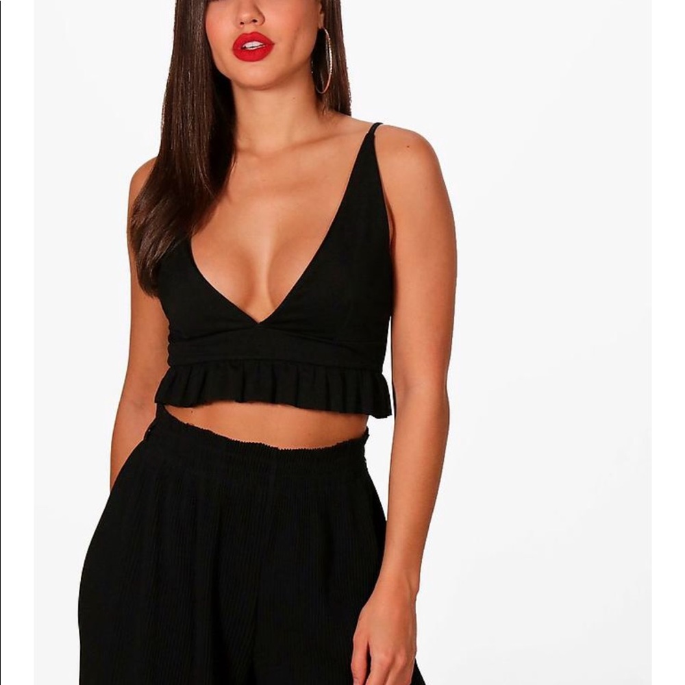 NWT RUFFLE CROP TOP